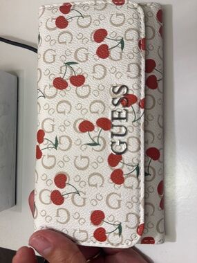 Guess White Cherry-Print Clutch Wallet 🍒
